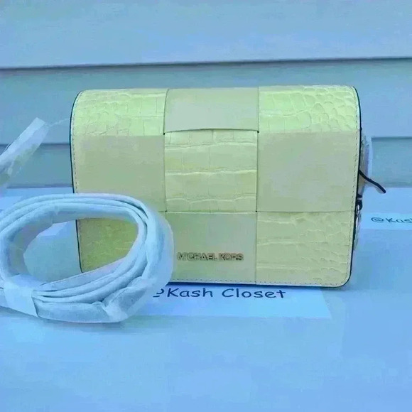 Michael Kors Crossbody Mercer Small Clutch Purse Crossbody Buttercup - Picture 1 of 12